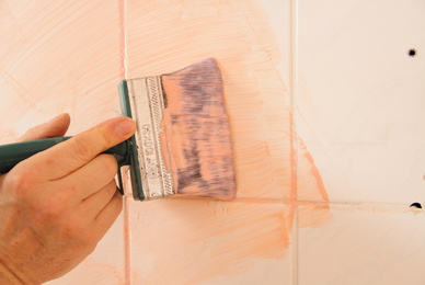 Comment peindre du carrelage dans sa maison à Mimizan? 